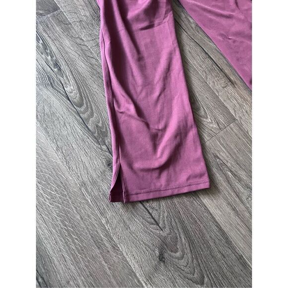 Jockey Ladies' Yoga Capri Cropped Slit Flare Pant  size Small - Picture 5 of 7